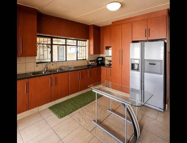 5 BEDROOM FREESTANDING FOR SALE IN VANDERBIJLPARK SE 1